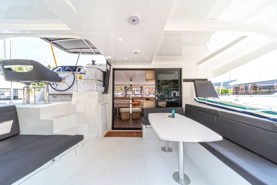 Lagoon 42 | First Dance