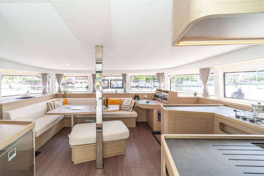 Lagoon 42 | First Dance