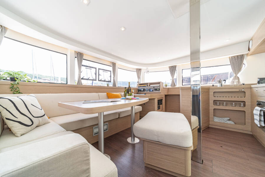 Lagoon 42 | First Dance