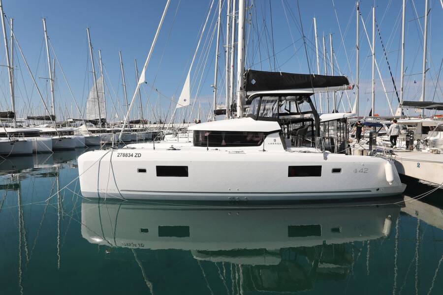 Lagoon 42