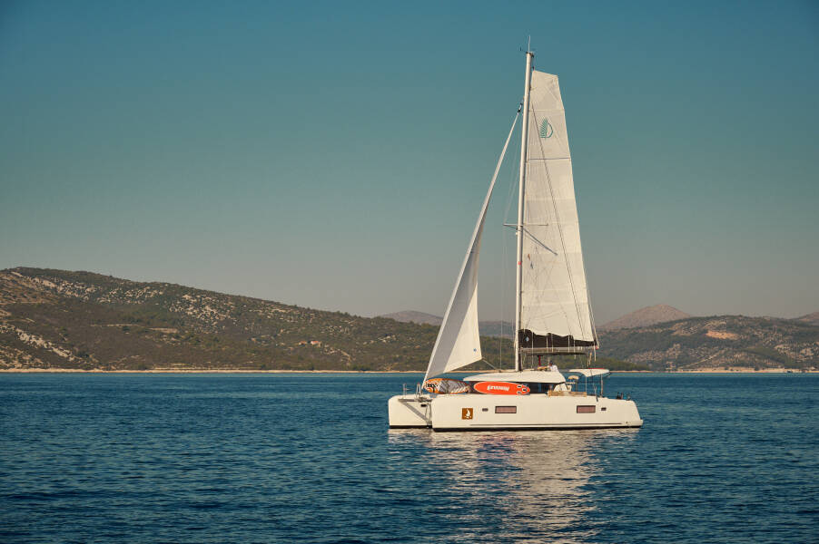 Lagoon 42  | Bright Sky