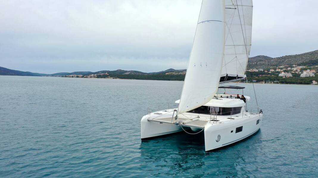 Lagoon 42  | Vesper