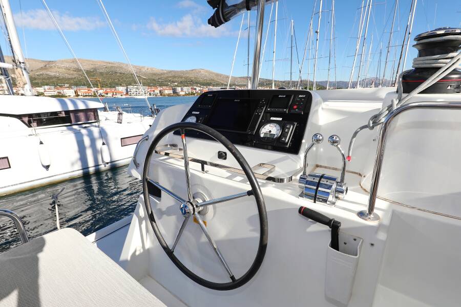 Lagoon 42  | Easy Course