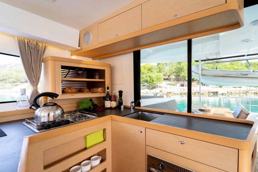 Lagoon 42  | Maximus