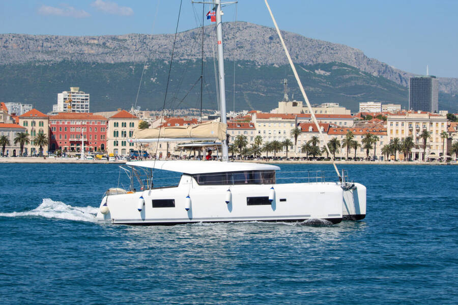 Lagoon 42  | Poppy