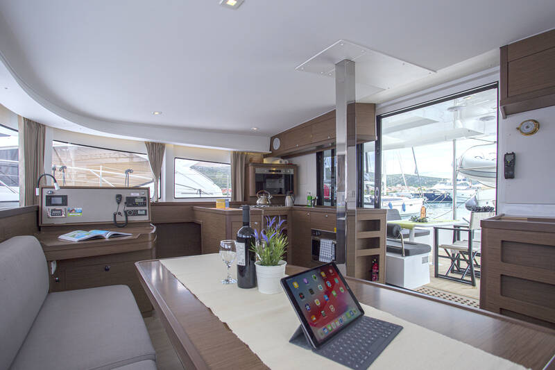 Lagoon 42 | Pulp Fiction