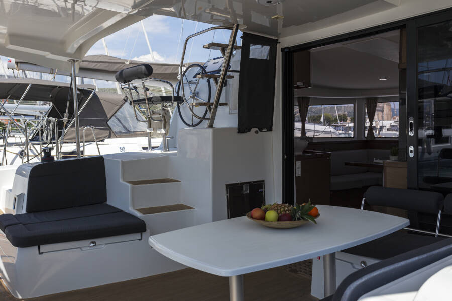 Lagoon 42 | Pulp Fiction