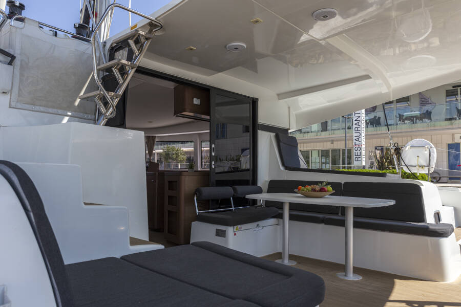 Lagoon 42 | Pulp Fiction