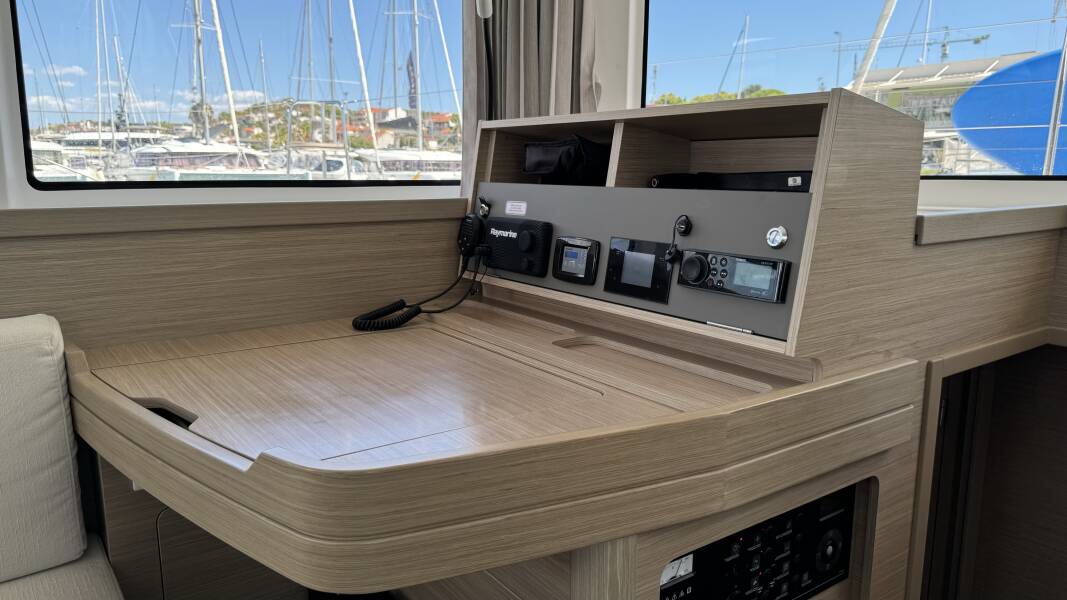 Lagoon 42 | Skylight