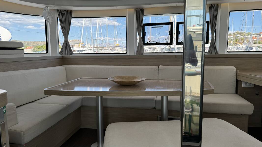 Lagoon 42 | Skylight