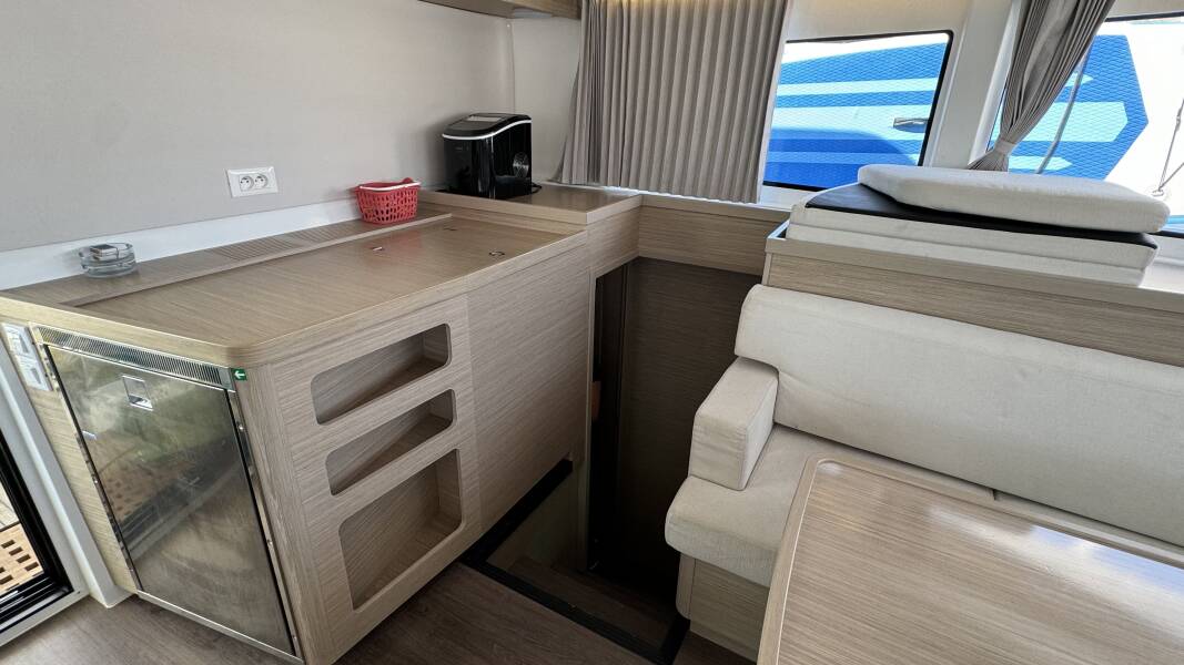 Lagoon 42 | Skylight