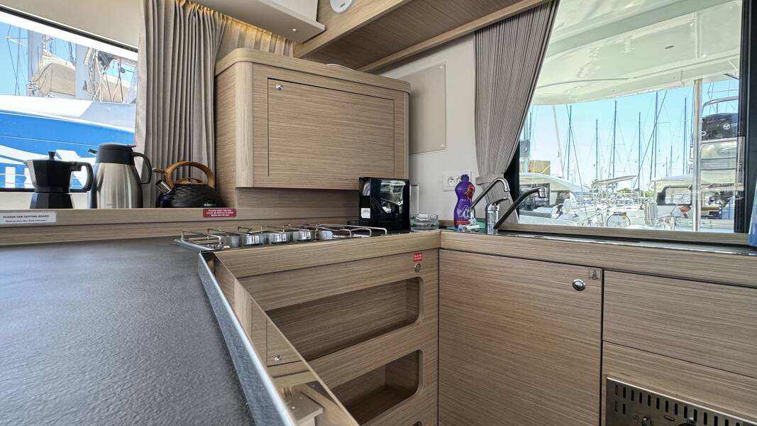 Lagoon 42 | Skylight