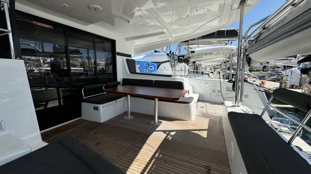 Lagoon 42 | Skylight