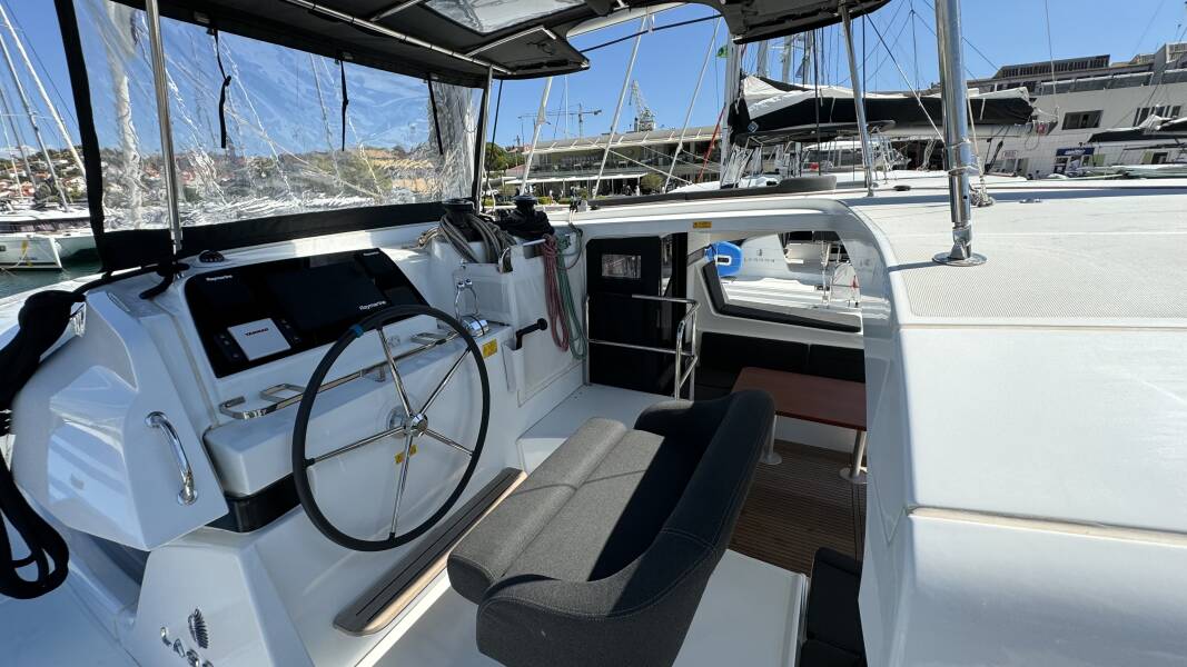 Lagoon 42 | Skylight