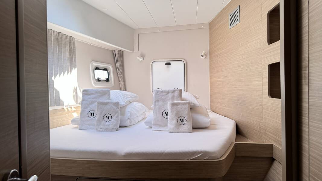 Lagoon 42 | Skylight