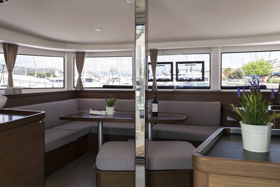 Lagoon 42 | Stardust