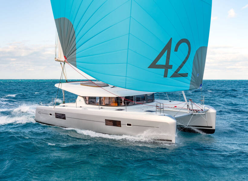 Lagoon 42  | Luce Nera