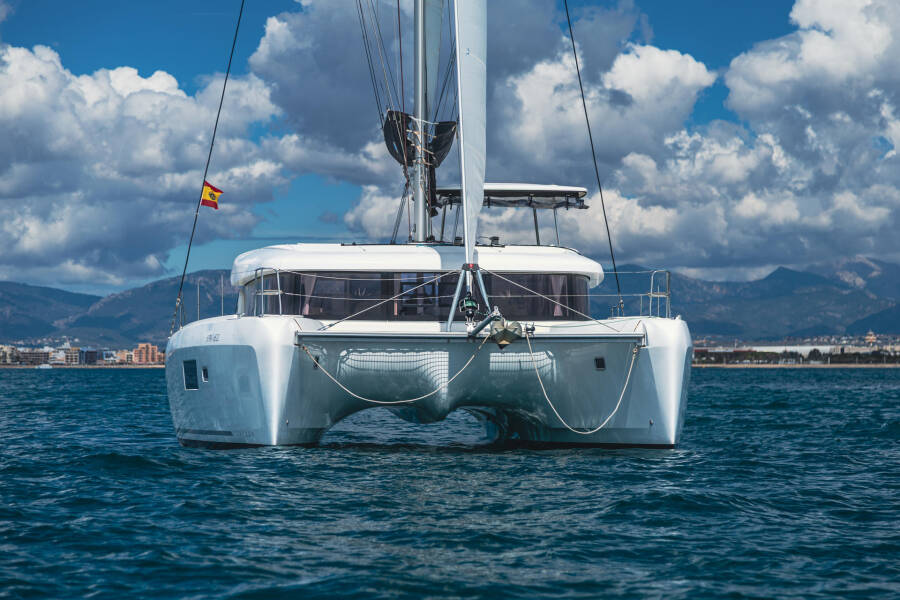 Lagoon 42 | Moonlight