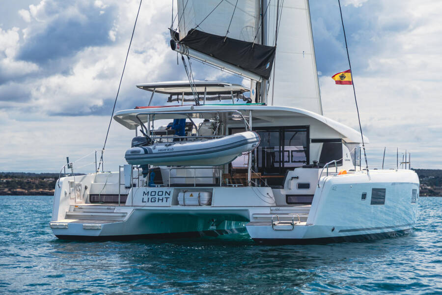 Lagoon 42  | Moonlight