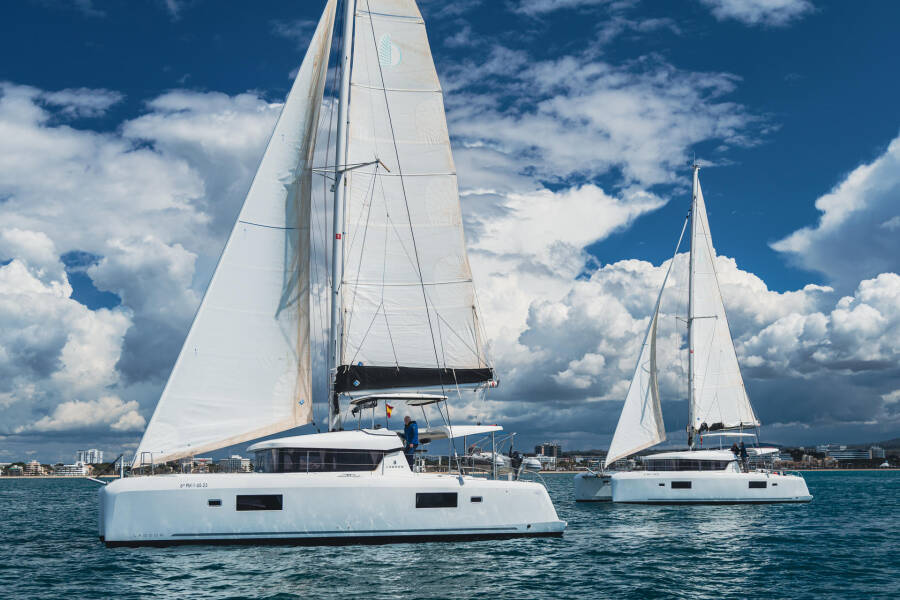 Lagoon 42  | Moonlight