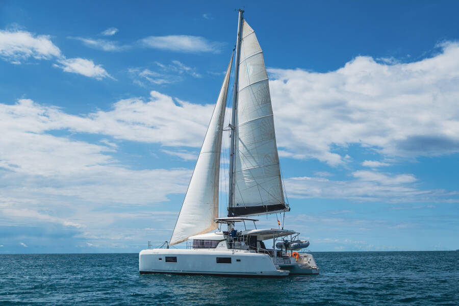 Lagoon 42  | Moonlight