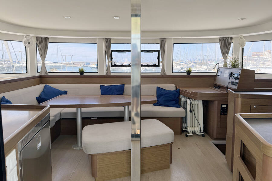 Lagoon 42  | Moonlight