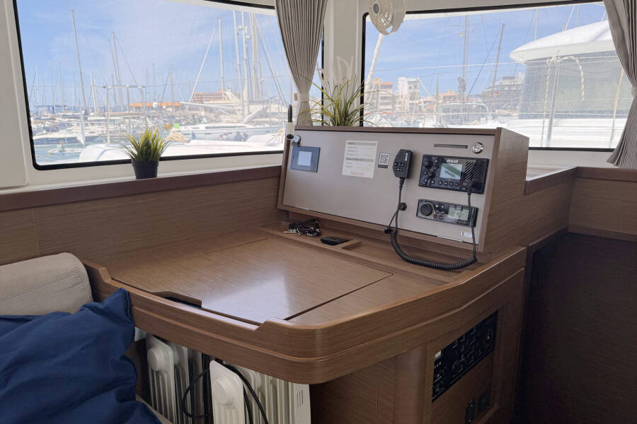 Lagoon 42  | Moonlight