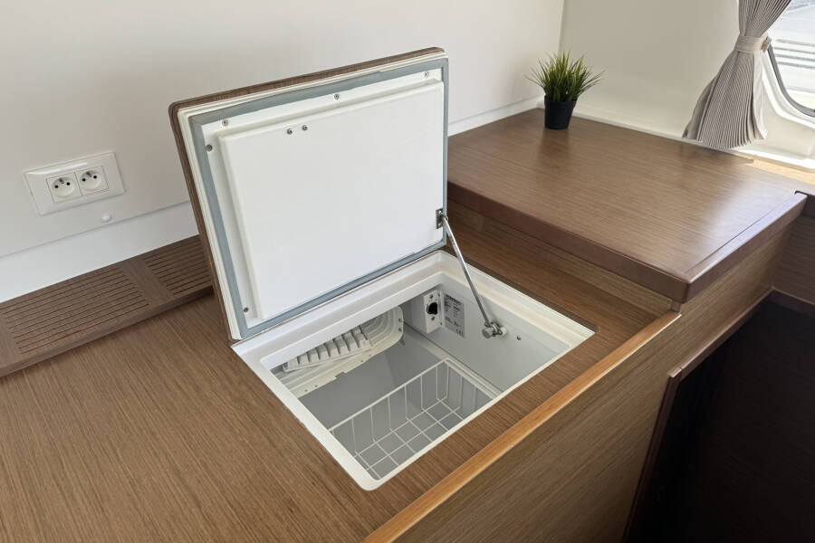 Lagoon 42  | Moonlight