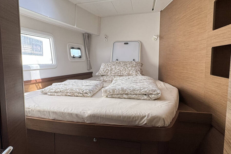 Lagoon 42  | Moonlight