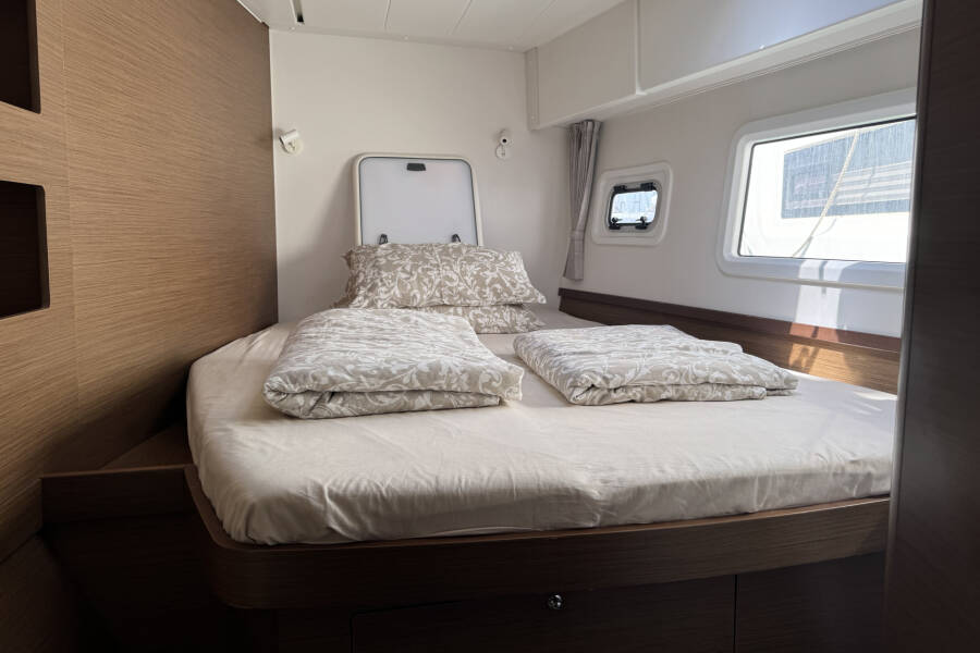 Lagoon 42  | Moonlight