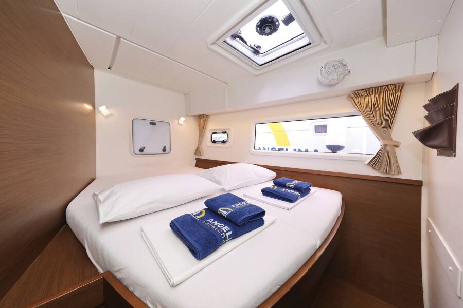 Lagoon 42  | Sapphire