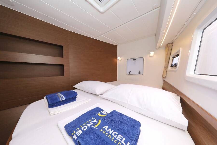 Lagoon 42  | Sapphire