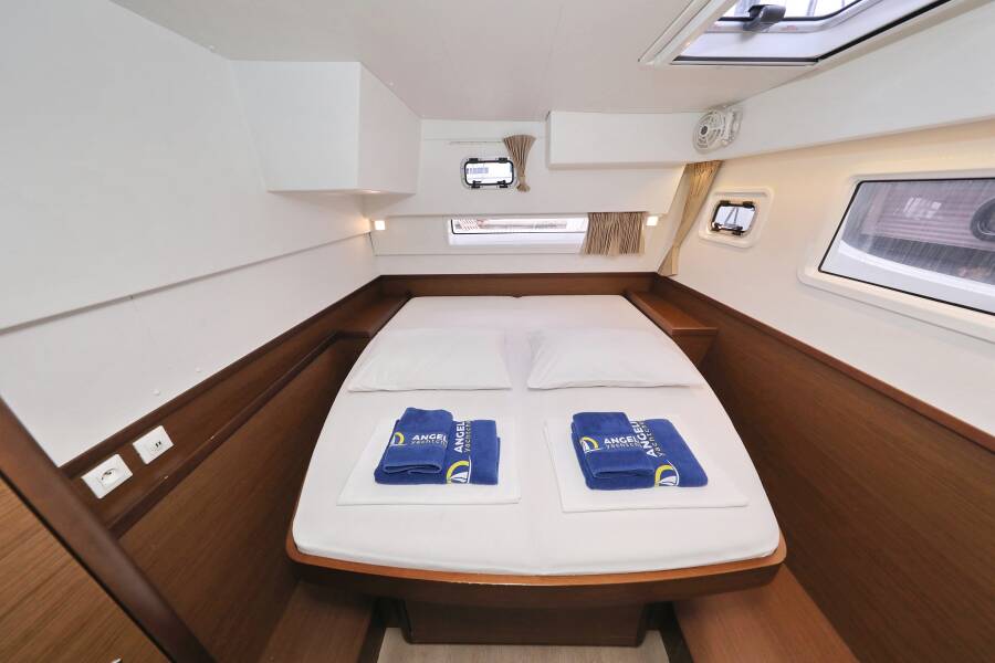 Lagoon 42  | Sapphire