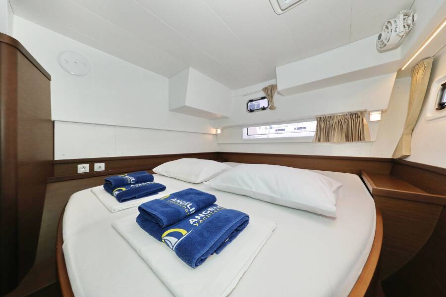 Lagoon 42  | Sapphire