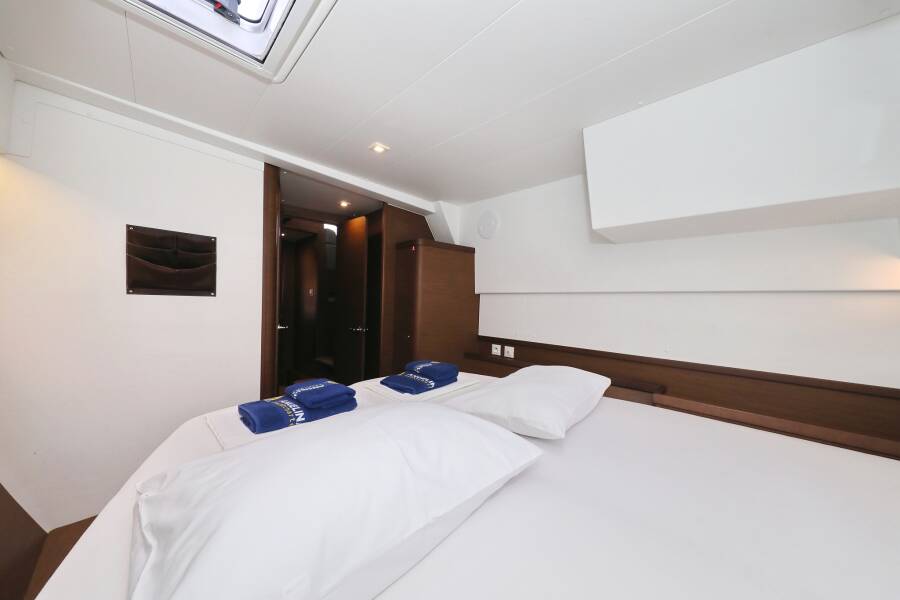 Lagoon 42  | Sapphire