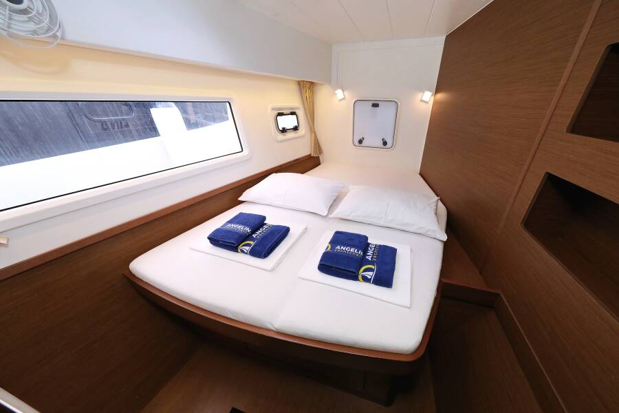 Lagoon 42  | Sapphire