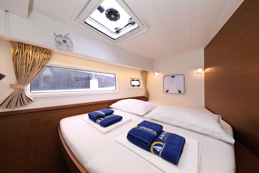Lagoon 42  | Sapphire