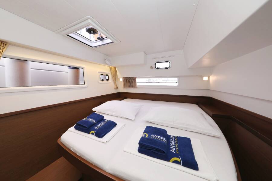 Lagoon 42  | Sapphire