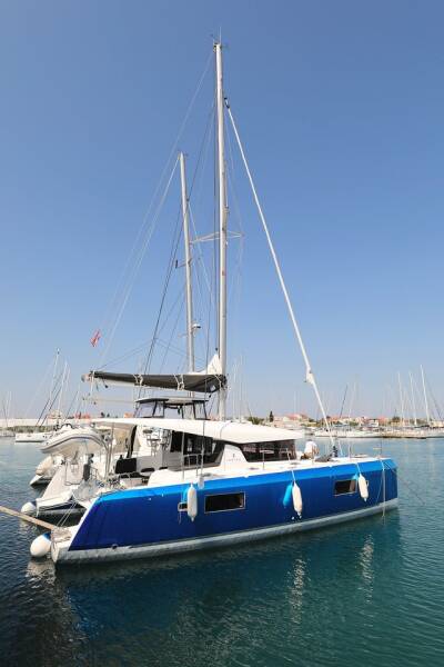 Lagoon 42  | Royal Salute