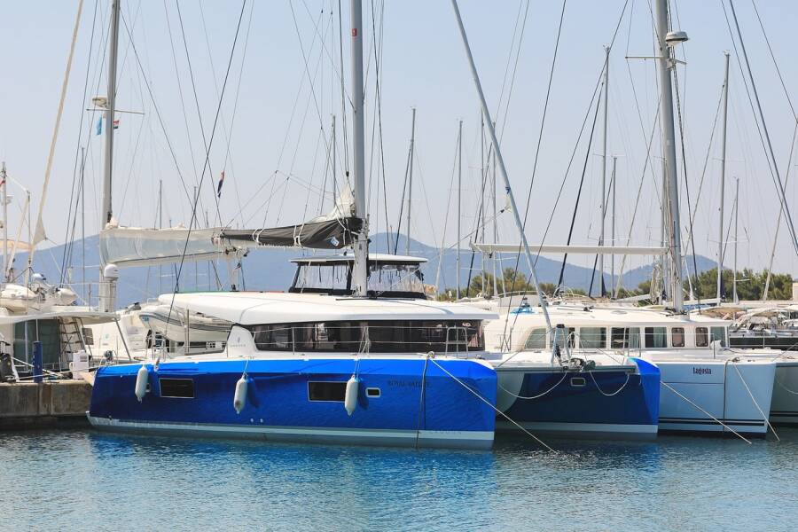 Lagoon 42  | Royal Salute