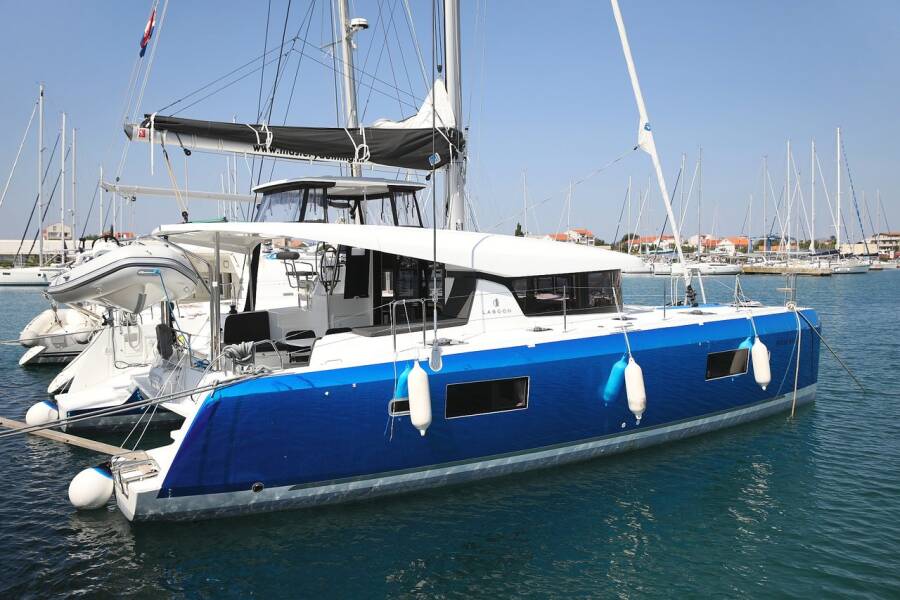 Lagoon 42  | Royal Salute