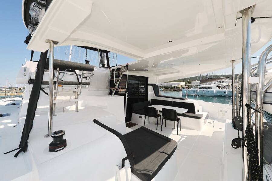 Lagoon 42  | Royal Salute