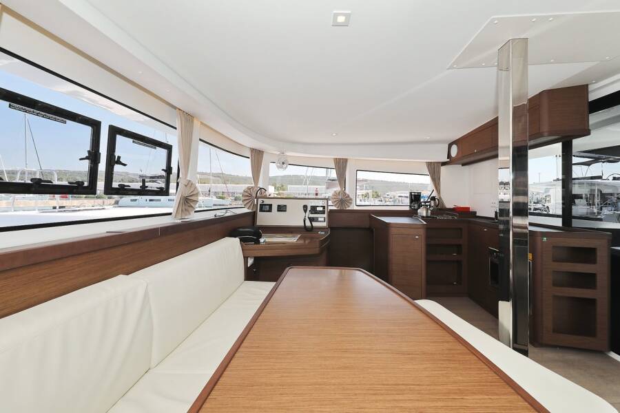 Lagoon 42  | Royal Salute