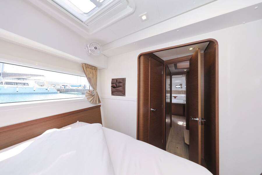 Lagoon 42  | Royal Salute