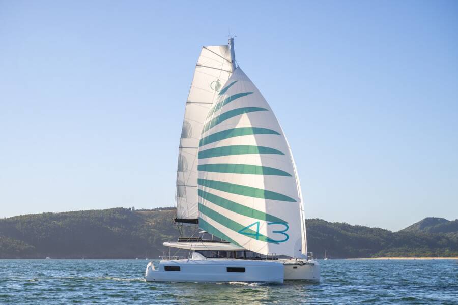 Lagoon 43  | Stela