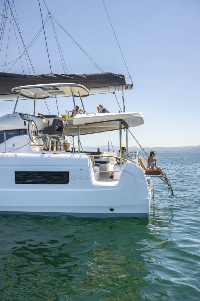 Lagoon 43  | Stela