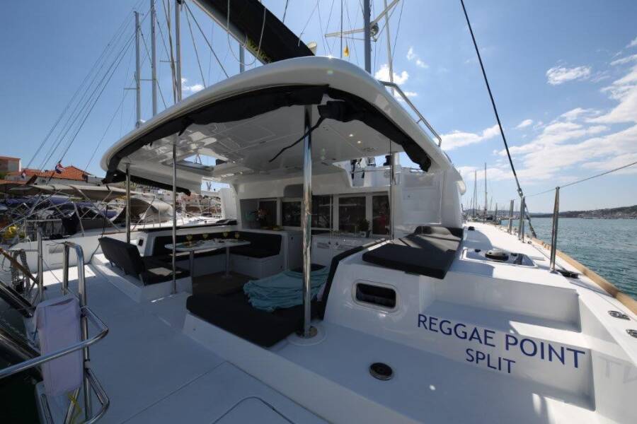 Lagoon 450  | Reggae Point