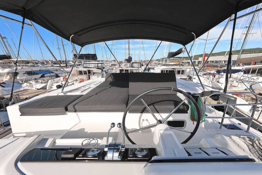 Lagoon 46  | Notorious