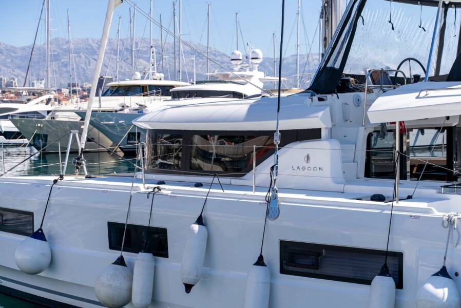 Lagoon 46  | Velvet Breeze