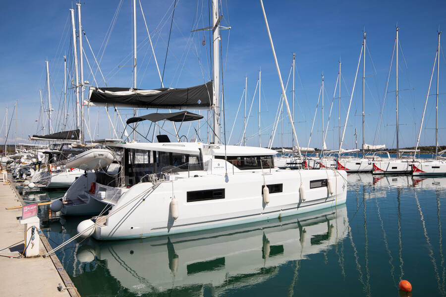 Lagoon 46  | Long Island
